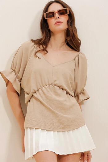 VAGGON Women's Beige Beige V Neck Sleeves Flounced Aerobin Blouse Vgn230003