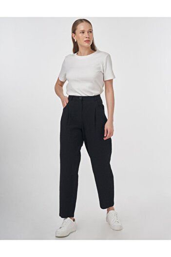 Kayra Seersucker Carrot Cut Trousers Black