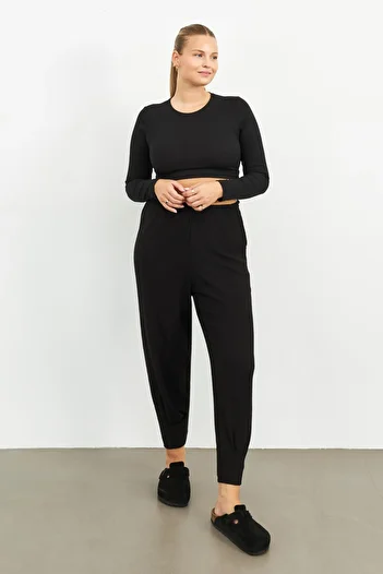Curly Black Pleated Knitted Trousers