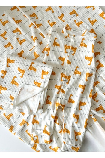 COOLMINIES Unisex Baby Newborn Giraffe Pattern Romper and Single Layer Cotton Piping Newborn Baby Blanket Set