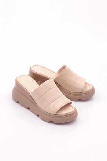 DGN 020-10765 Women's Thick Sole Slippers