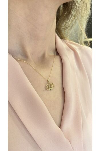Fay Yamaner Altın Taşlı Lotus Çiçeği