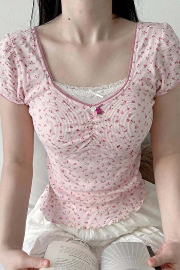 Karakedi Crop cu mânecă scurtă Lolita Y2K cu model floral roz