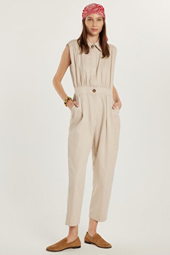 Tudors Women's Slim Fit Slim Fit Zero Sleeve Button Polo Neck Beige Jumpsuit