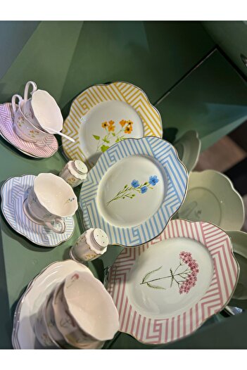 hediye 42 Piece Porcelain Breakfast Set for 6 People