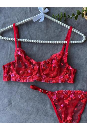 Fleur de Lingerie Soft Princess Lace Detailed Underwire Bra Thong Set
