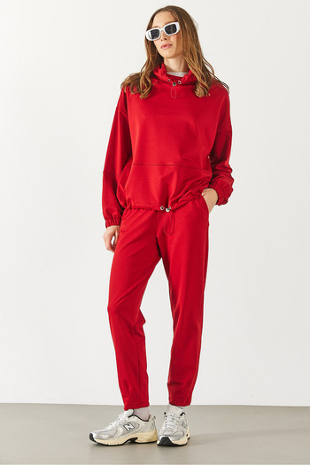 VENA Norah Relaxed Fit Sweatpants - Red