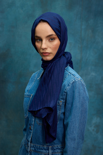 cs camellia scarf Італійський шарф з візерунком хвиль - темно-синій