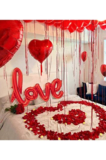 Choice 400pcs silk rose petals, 6pcs heart-shaped balloons and 1pcs "Love" pattern balloon for romantic decoration