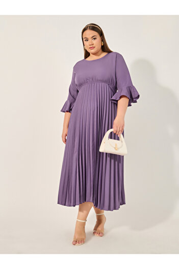 Styli Plus Size Solid Accordion Pleated A-Line Maxi Dress