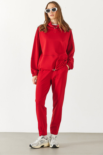 VENA Norah Relaxed Fit Sweatpants - Red