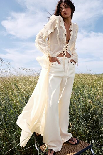Pull & Bear Long lace-trimmed kimono with ruffles