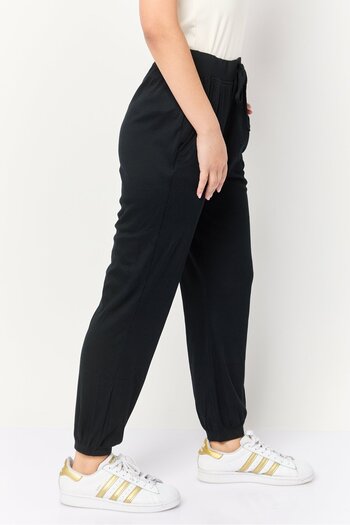 SKECHERS Women Relaxed Fit Training Track Pant, Black
