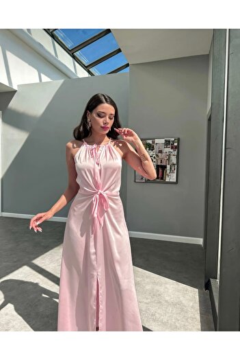 KOSHKA MODA Belden Bağlama Yırtmaçlı Saten Elbise
