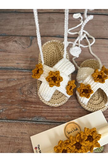 seraskids Örgü Beyaz Çiçekli Yazlık Çapraz Bantlı Kız Bebek Sandalet Patik ve Saç Bandı Takım