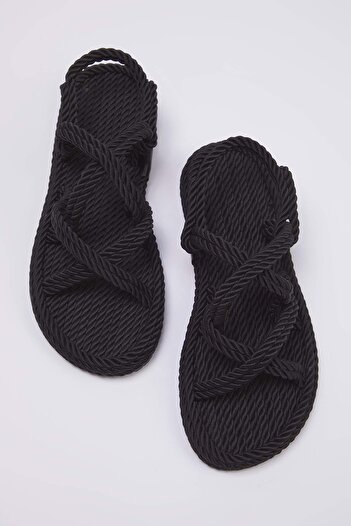 TRENDYOL SHOES Dámské slaměné sandály s černým křížovým páskem TAKSS25SD00056
