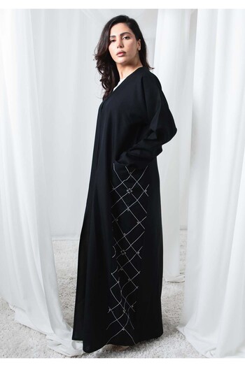 Msquare Fashion Classic Black Embroidered Pocket Abaya – Side Panel Elegance