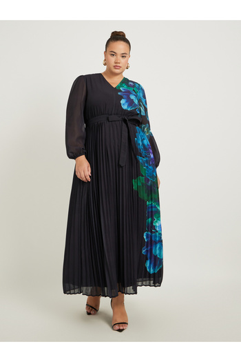 Styli Plus Size Floral Print Pleated A-Line Maxi Dress