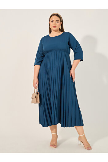 Styli Plus Size Solid Accordion Pleated A-Line Midi Dress