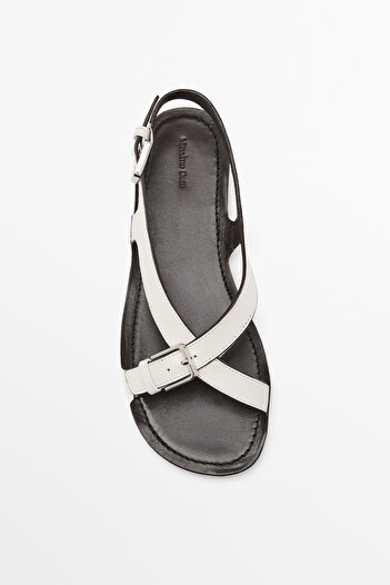 Massimo Dutti Tokalı düz deri sandalet