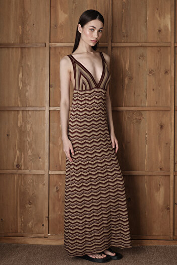 Laluvia Braunes Strandkleid mit Zickzackmuster – 7247