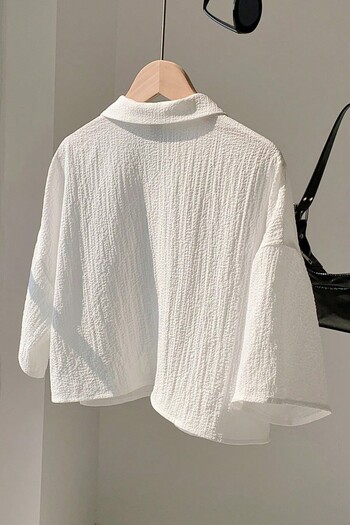 MODAGEN Women's White Short Sleeve Wrinkled Crop Shirt