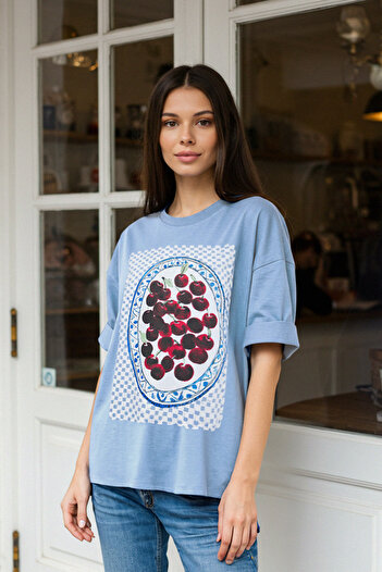Trendyol Collection Ανοιχτό μπλε Oversize εμπριμέ βαμβακερό μπλουζάκι - TWOSS25TS00101