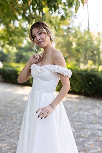 berissima bride Ariadne 3 Boyutlu Çiçek Süslemeli Saten Helen Gelinlik