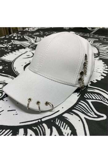 Köstebek White Piercing Hat with 3 Rings and Chain