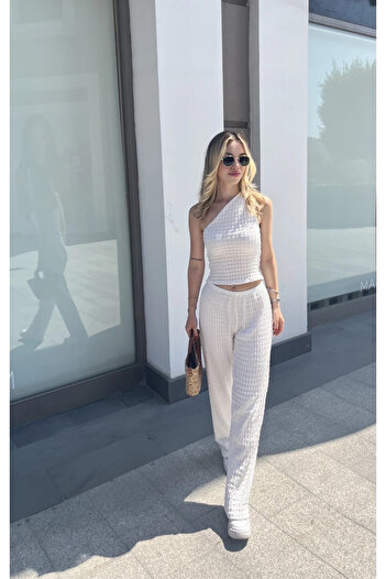 hazelin Women's White Elastic Waist Seersucker Fabric Trousers Hzl24S-Zk13261
