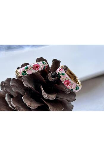 juleeco Pink Enamel Covered Flower Leaf Pattern Gold Earrings (2cm)