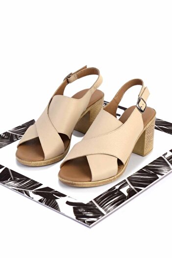 Bambi Beige Leather Women's Classic Heeled Shoes K05717007803