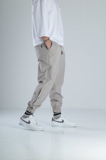 COCOPELLI Μπεζ παντελόνι Jogger με λεπτομέρεια στο πόδι