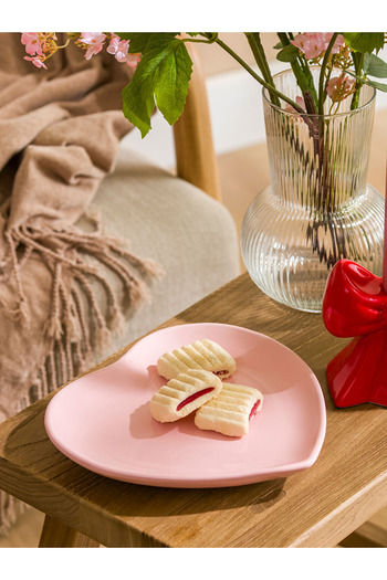 LC Waikiki Pink Heart Figured Ceramic Plate 20 cm