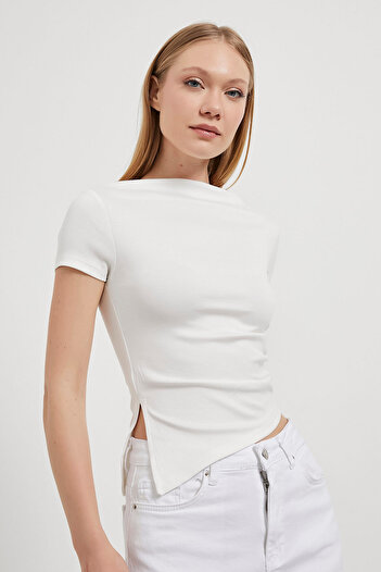 Arma Life Women's Asymmetrical Shirred Short Sleeve White Crop Blouse