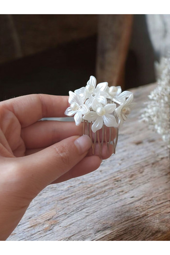 Eva Flore Silver Comb Buckle with White Flowers, Suitable for Bridal/Maternity Hair Accessories and Girls