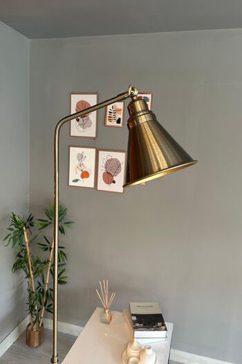 SerenityHaven Eskitme Lambader Hareketli Başlık Modern Dekoratif Metal Oturma Odası Çalışma Odası Zemin Lambası