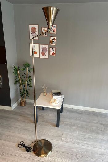 SerenityHaven Eskitme Lambader Hareketli Başlık Modern Dekoratif Metal Oturma Odası Çalışma Odası Zemin Lambası