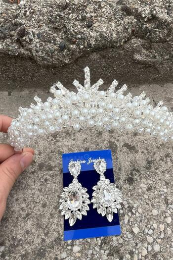 Hobigram Alyce Cream Pearl Bridal Henna Crown Special Occasion Accessory Women's Crown and Wide Shuttle Earrings Set