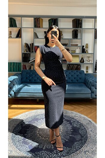 Nida Boutique Sıfır Kol Vatkalı Taşlı Krep Elbise