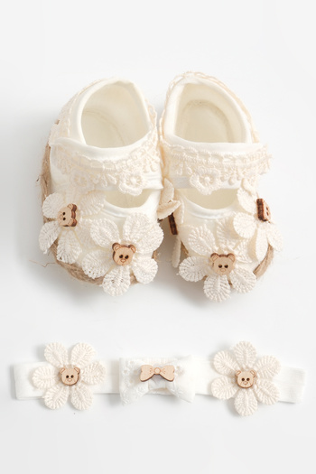 lilico Organic Lace Detailed Bandana Newborn Booties