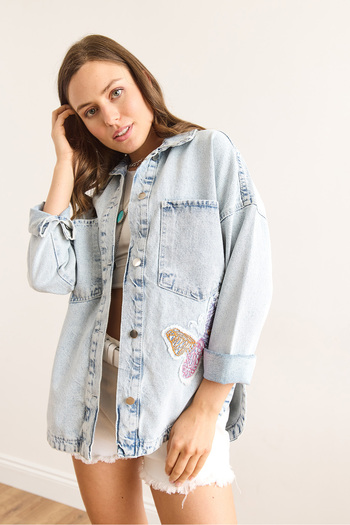 Olalook Kadın Mavi Cepli Kelebek Aplikeli Yıkamalı Pamuk Denim Gömlek Ceket CKT-19000445