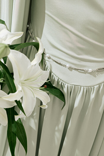 Manuka Pearl and Stone Row Belt Silver