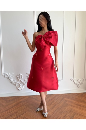 toog Dress with a bow at the chest and small scattered flowers