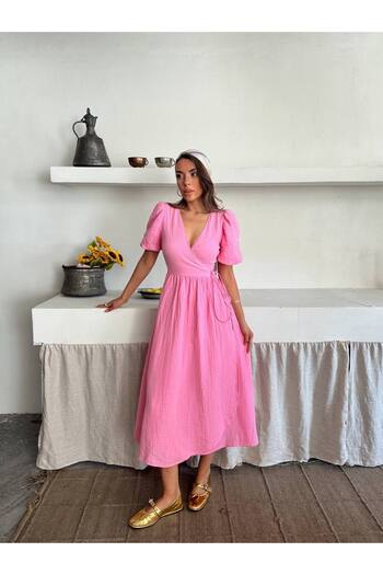 Lusin Women's Pink V-Neck Stylish Lacing Detailed Lined Muslin Fabric Short Sleeve Dress