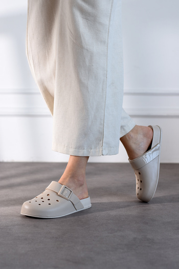 Friend & Trend Flat Sole Buckle Detail Summer Sabo Women's Slippers Ft9090