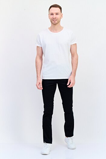 GAP Men Skinny Fit Solid Chino Pants, Black