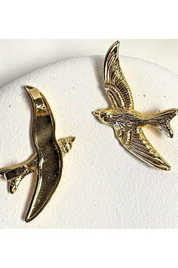 LYRA Gold Kırlangıç Figürlü Şık Kıkırdak Küpe