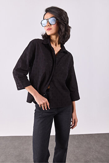 VENA Buttoned Embroidered Blouse - Black