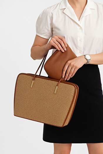 Timeless Brown Straw Textured Shoulder Bag – Leather Detail, Zippered Inner Compartment